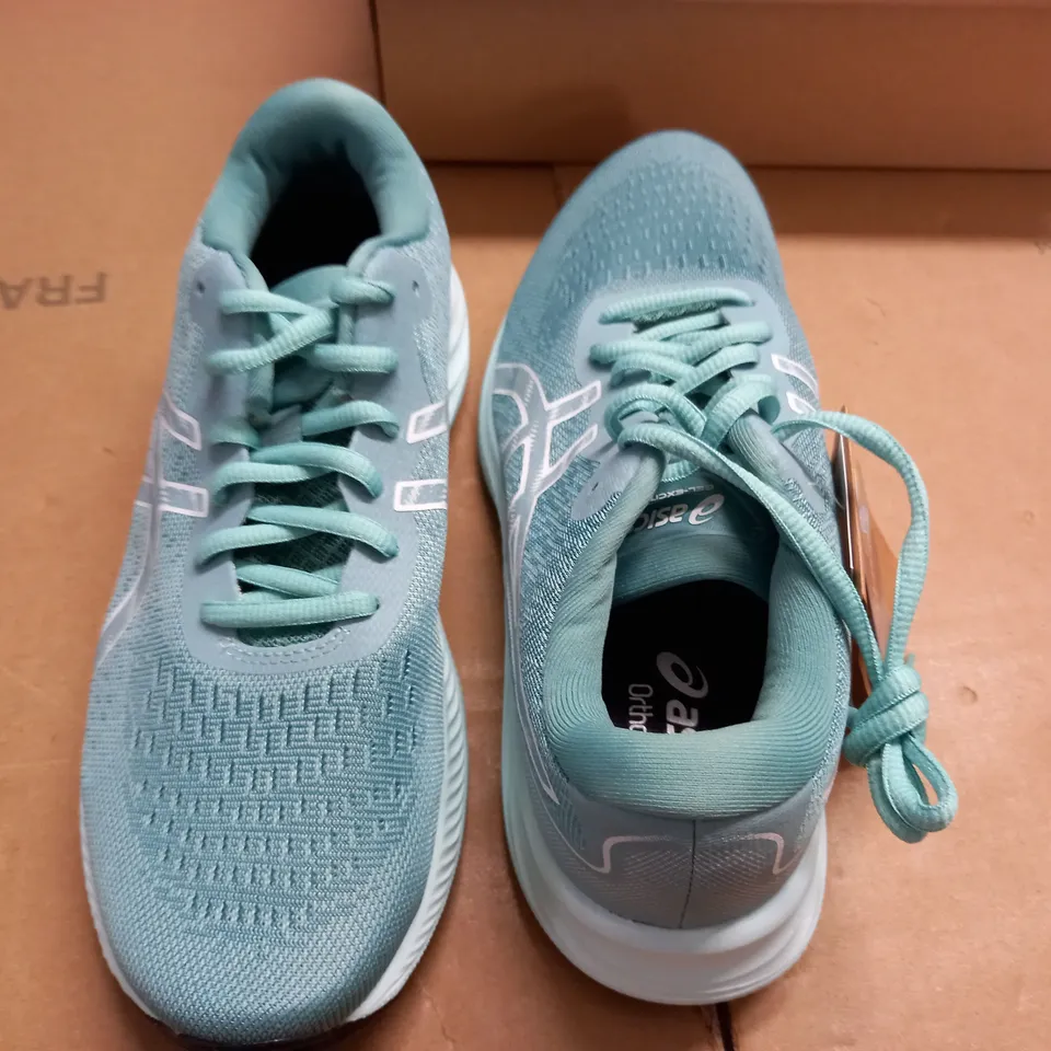 BOXED BRAND NEW GEL-EXCITE WOMENS TRAINERS IN GREEN/WHITE - UK 7