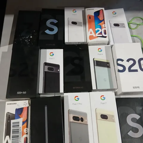 LARGE QUANTITY OF ASSORTED ELECTRICAL DEVICE PACKAGING/BOXES TO INCLUDE BOXES FOR; SAMSUNG S20, GOOGLE PIXEL 7, SAMSUNG S21 ULTRA 5G AND GOOGLE PIXEL 7 PRO