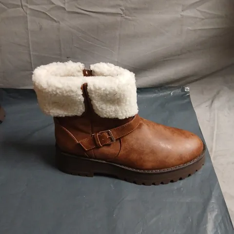 TU BROWN LEATHER MID-CALF BOOTS WITH WHITE SHEARLING LINING AND BUCKLE STRAP, SIZE 6