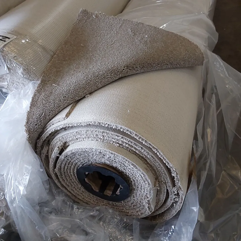 ROLL OF QUALITY PIONEER EMPOWER CARPET // SIZE: APPROXIMATELY 15.1 X 4m