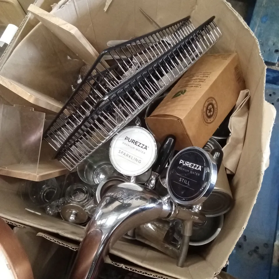 PALLET OF ASSORTED CATERING PRODUCTS AND EX-RESTERAUNT DECOR
