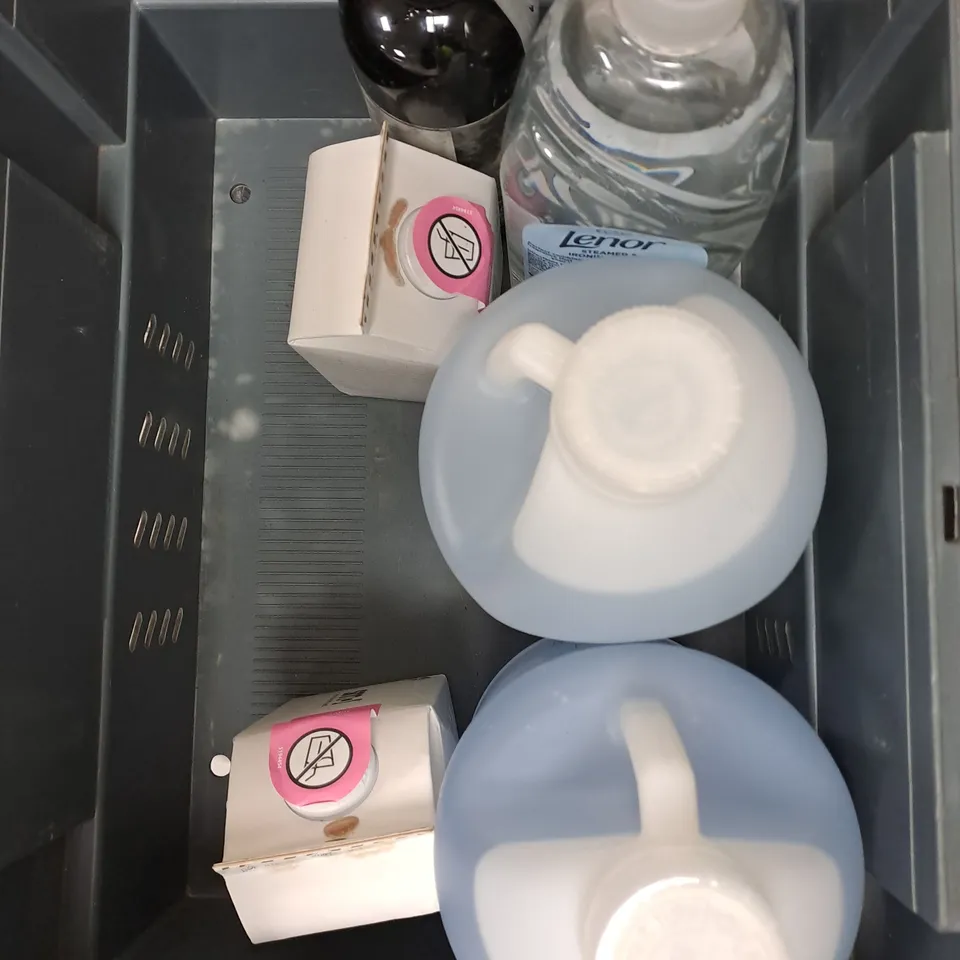 APPROXIMATELY 10 ASSORTED LIQUIDS TO INCLUDE WASHING UP LIQUID, INTERIOR CLEANER, HARDENER ETC