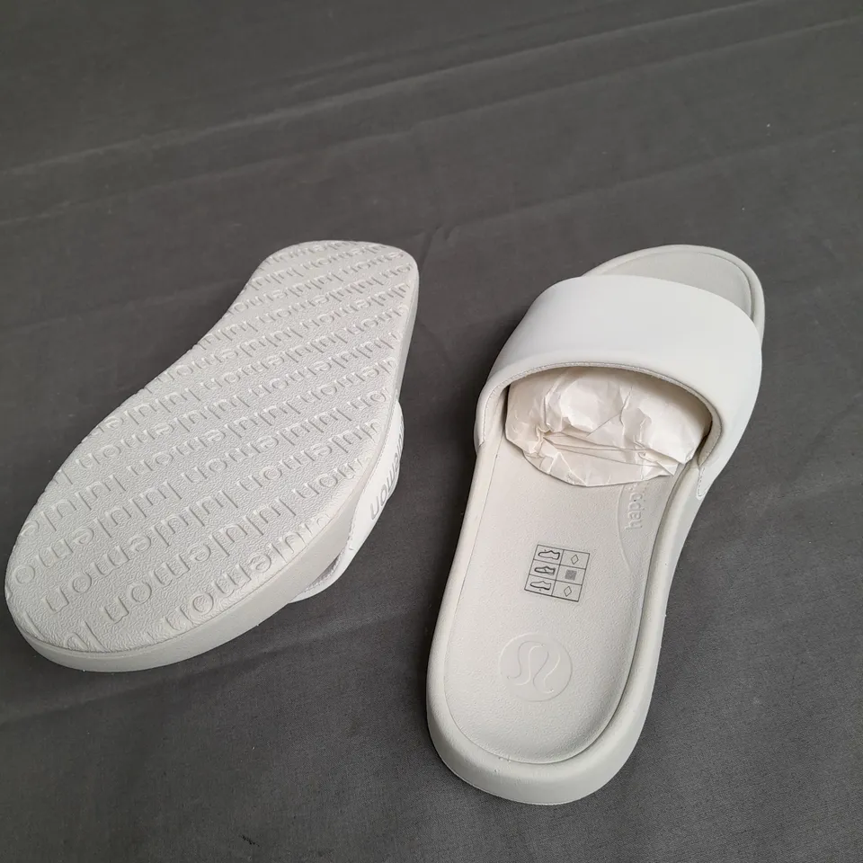 BOXED PAIR OF LULULEMON RESTFEEL SLIDERS SIZE UK 5.5