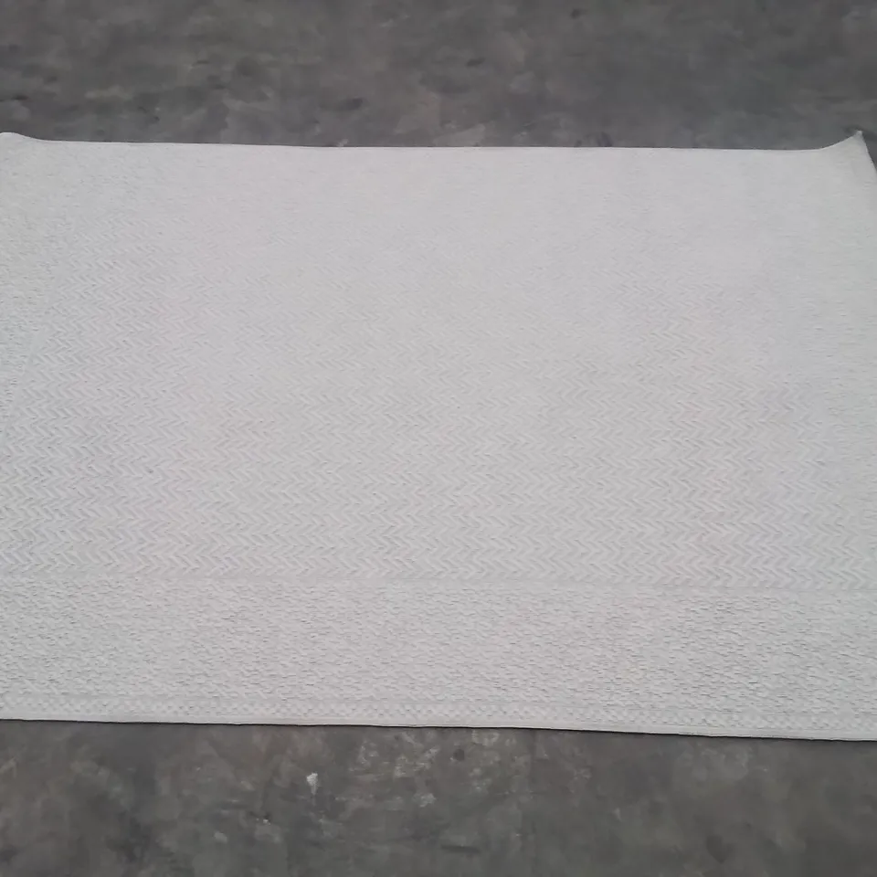 QUALITY DESIGNER AREA RUG - APPROXIMATELY 220X160CM