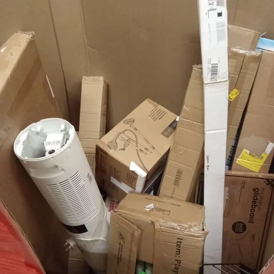 PALLET OF ASSORTED HOUSEHOLD GOODS AND PRODUCTS TO INCLUDE; STEAM CLEANERS, UMBRELLAS, KIDS CAR SEAT ETC