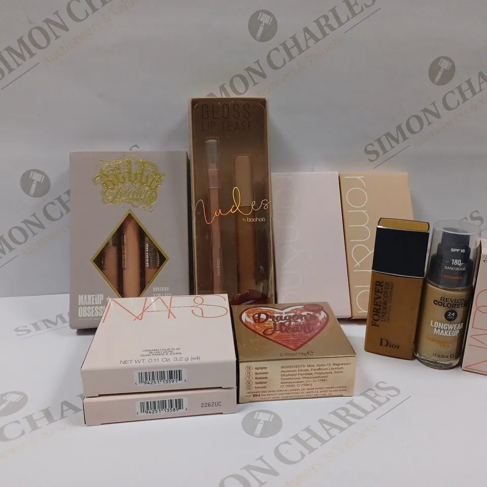 LOT OF 10 ASSORTED MAKEUP PRODUCTS TO INCLUDE NARS EYESHADOW PALETTE, MAKEUP OBSESSION BELLE JORDAN LIPGLOSS, NUDES BY BOOHOO LIP GLOSS & LIP LINER ETC.