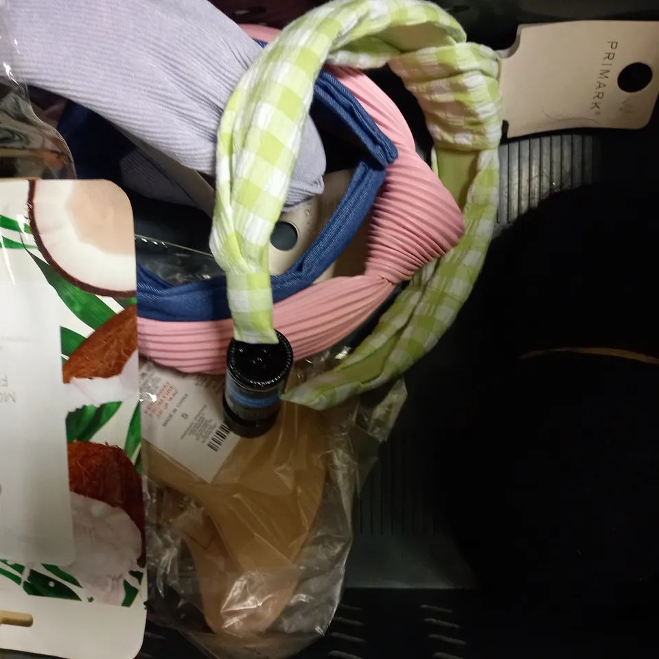 LOT OF APPROXIMATELY 12 ASSORTED HEALTH & BEAUTY ITEMS, TO INCLUDE WAXING STRIPS, HAIR CLIPS, EYE MASK, ETC