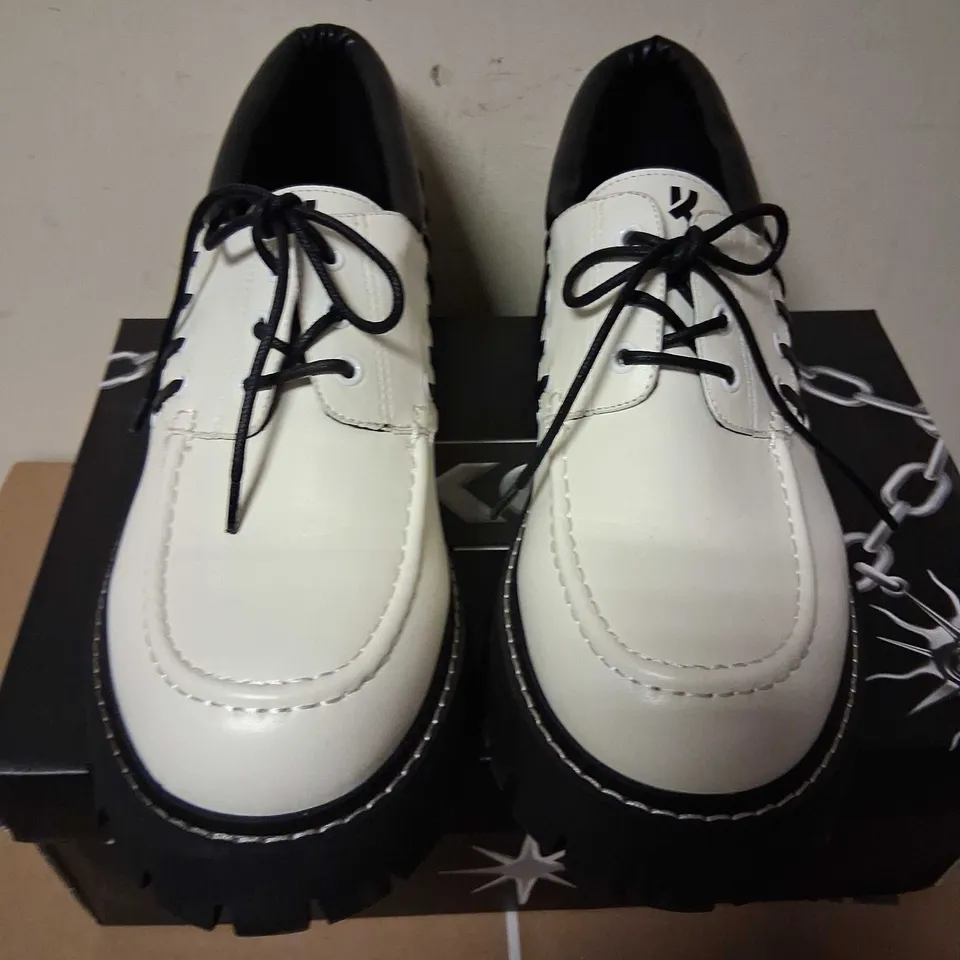 BRAND NEW BOXED KOI TENAR MEN'S BOAT SHOES CREAM SIZE 11