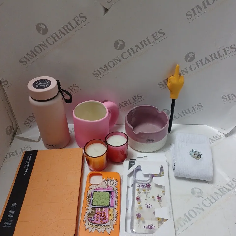 BOX OF APPROXIMATELY 20 ASSORTED HOUSEHOLD PRODUCTS TO INCLUDE JOURNAL, CANDLES, PHONE CASES ETC 