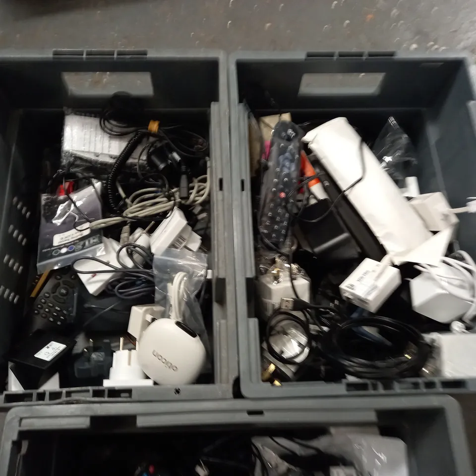 LARGE QUANTITY OF ASSORTED TECH ITEMS AND CABLES TO INCLUDE MUSIC PLAYERS, STRIP LIGHTS, VARIOUS REMOTES AND WIFI SMART BUTTONS