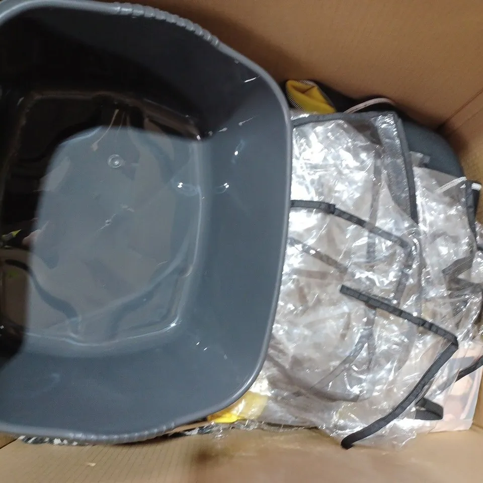 BOX OF APPROXIMATELY 10 ASSORTED HOUSEHOLD ITEMS TO INCLUDE EXPANDING DOCUMENT ORGANISER, DECORATIVE AUTUMN WREATH, ETC