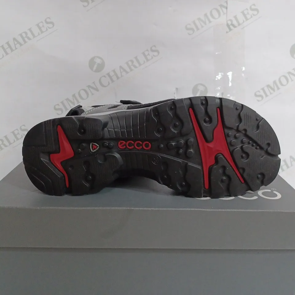 ECCO YUCATAN WOMANS SANDAL IN GREY - EU 38