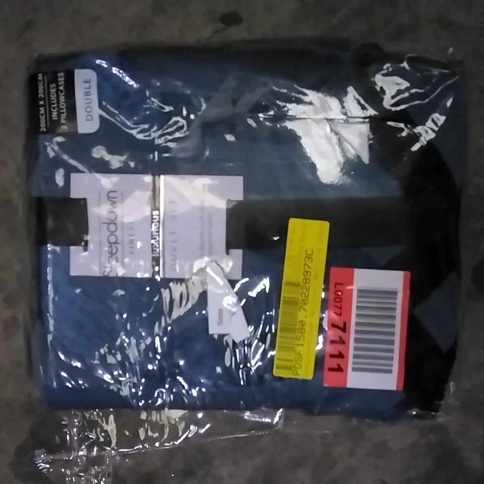 NYBERG DUVET COVER SET COLOUR: NAVY SIZE: DOUBLE 