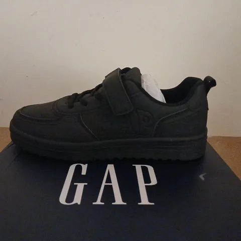 GAP BOSTON VELCRO TRAINERS - BLACK, UK 3 (EU 35)