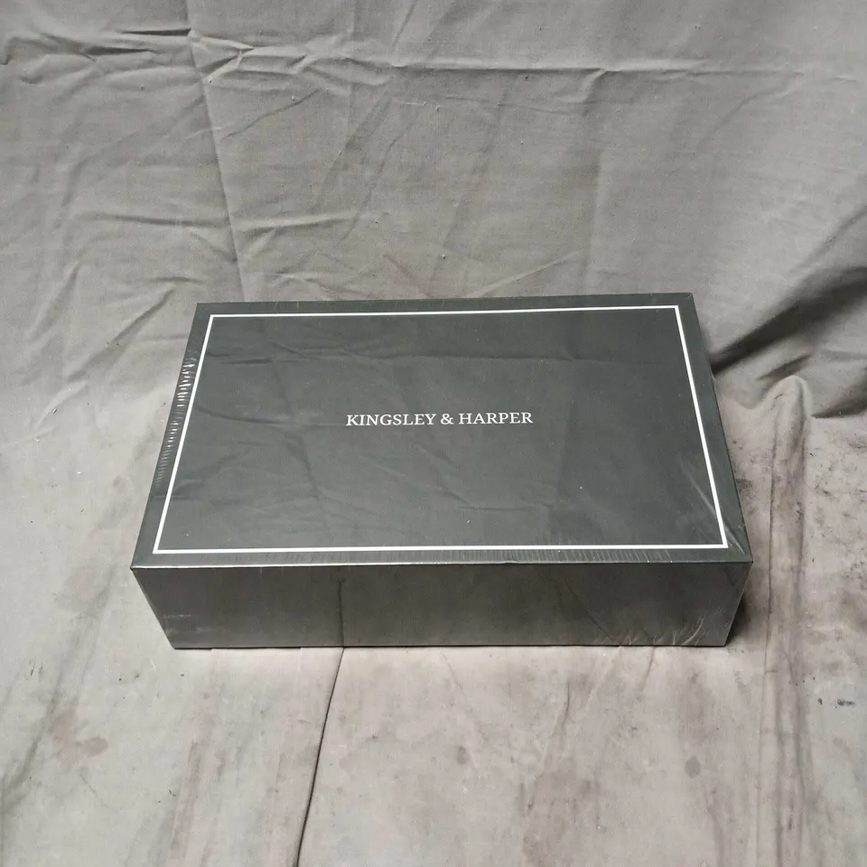 KINGSLEY & HARPER THE GLOBETROTTTER TRAVEL ACCESSORIES SET – BOXED