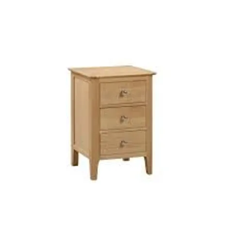 BOXED JULIAN BOWEN COTSWOLD 3 DRAWER BEDSIDE - LIGHT OAK (1 BOX)