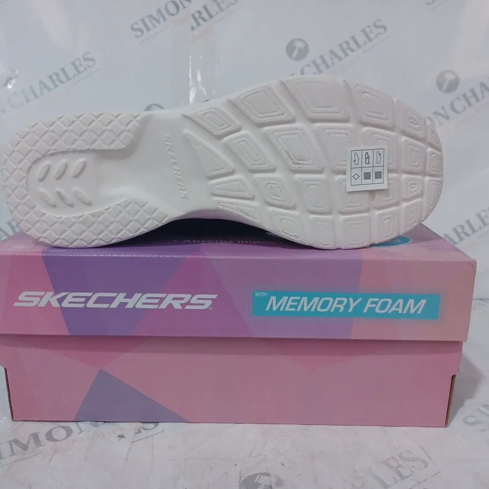 BOXED PAIR OF SKECHERS MEMORY FOAM MESH TRAINERS IN NAVY SIZE 5.5