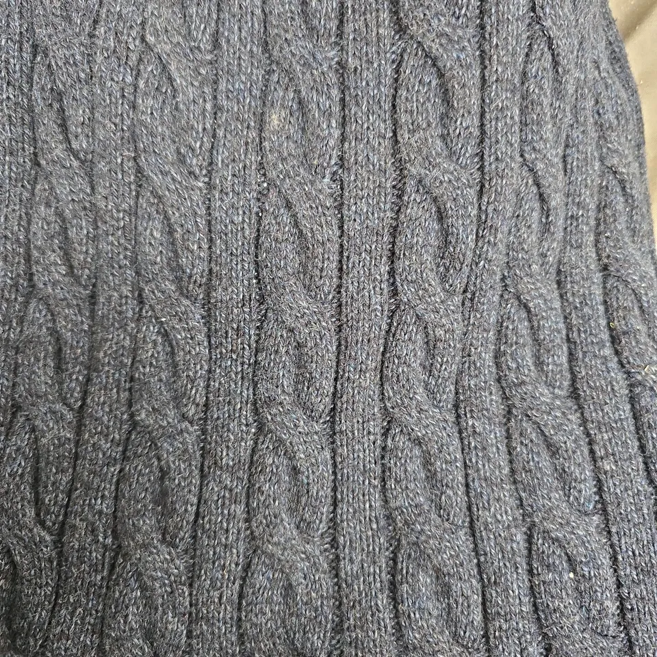 ABERCROMBIE & FITCH NAVY CABLE-KNIT SWEATER, SIZE M