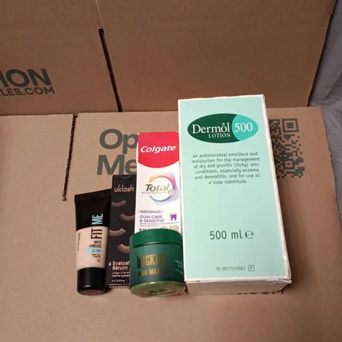 APPROXIMATELY 20 ASSORTED COSMETIC ITEMS TO INCLUDE DERMOL LOTION, WICKED MUD MASK, COLGATE, UKLASH, MAYBELLINE ETC