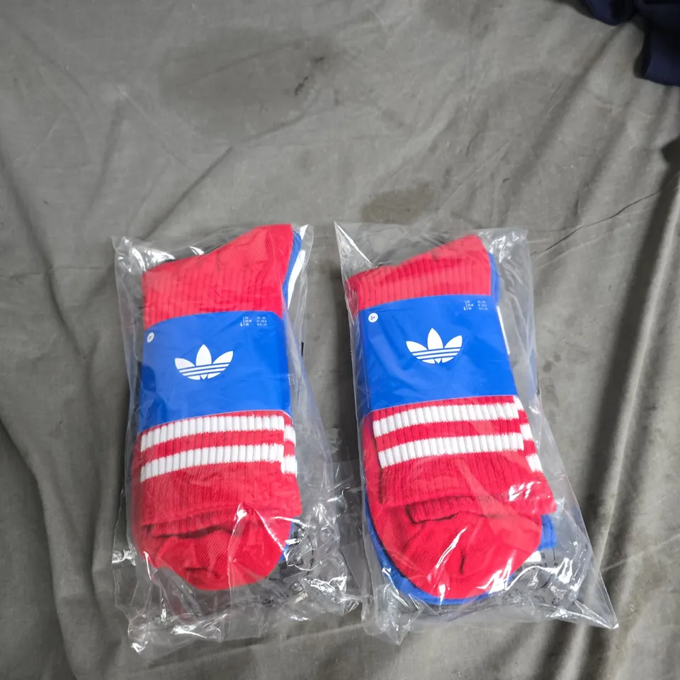 ADIDAS SOCKS TWIN PACK (2 PAIRS) – WHITE/BLUE TRIM AND RED/WHITE STRIPES, UK 9-10 (EU 28)
