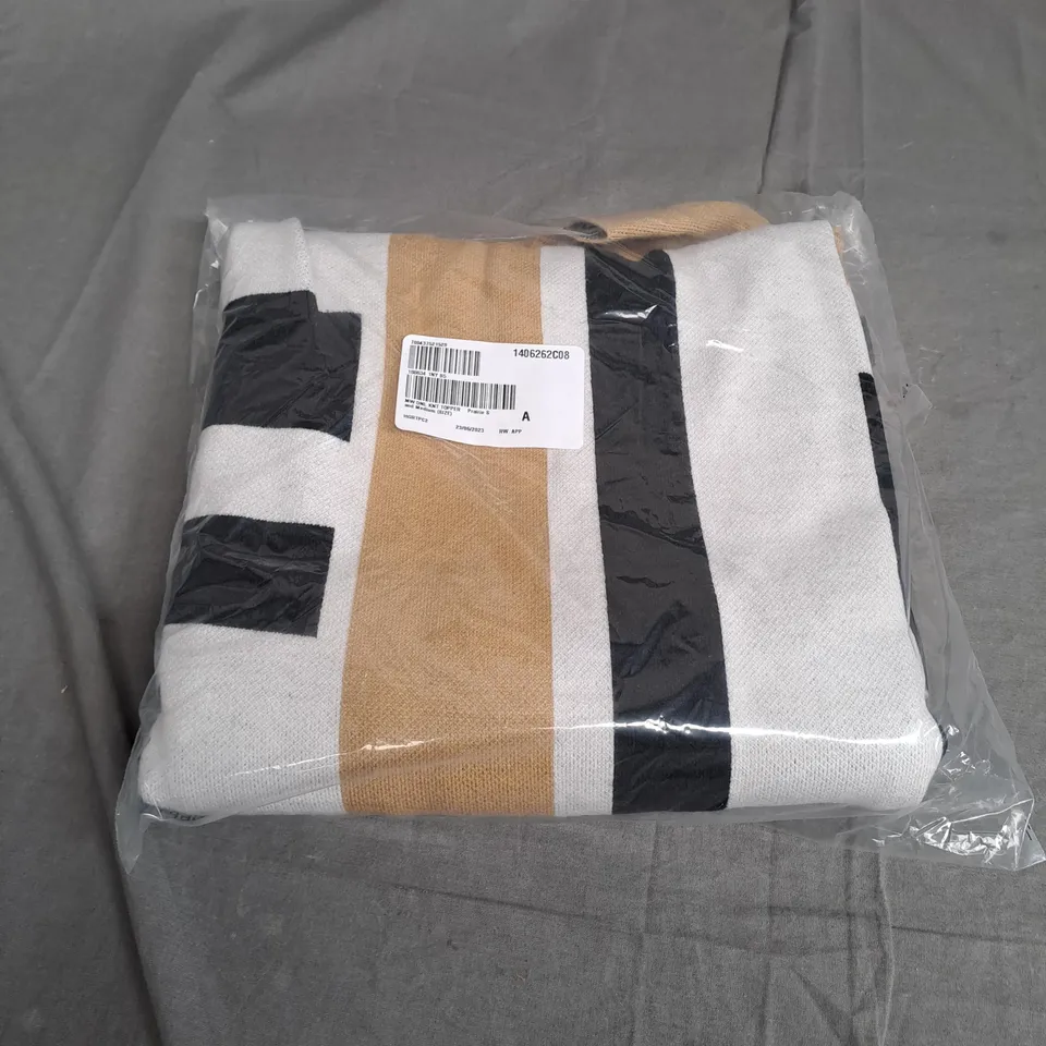 MARLA WYNNE CARDIGAN IN WHITE/BLACK/GOLD SIZE M