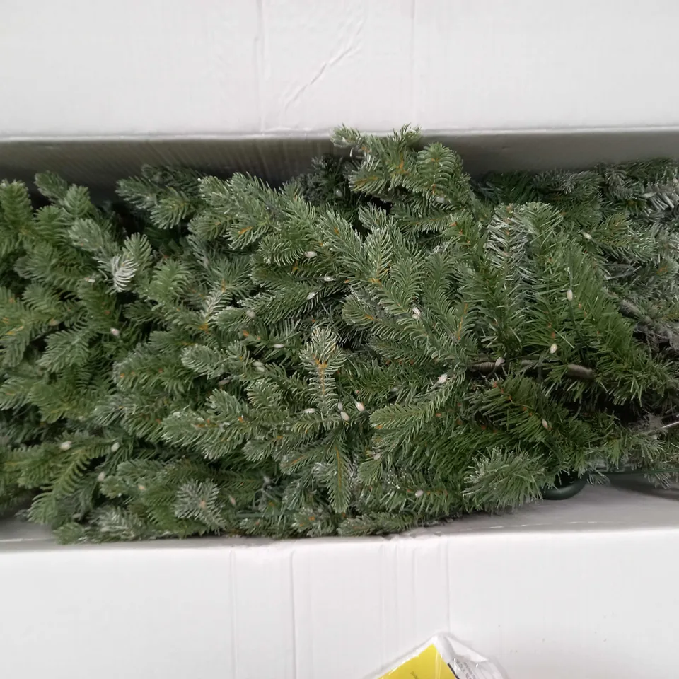 5 FOOT SNOWKISSED PRE LIT CHRISTMAS TREE 