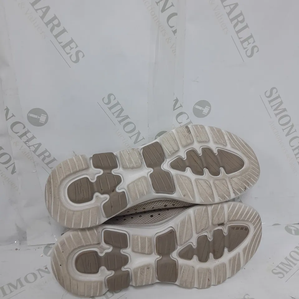 SKECHERS FLAT KNIT SLIP ON TRAINER - UK 5.5