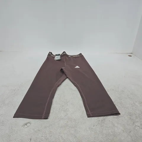 ADIDAS TECHFIT CAPRI LEGGINGS – BROWN, UK S