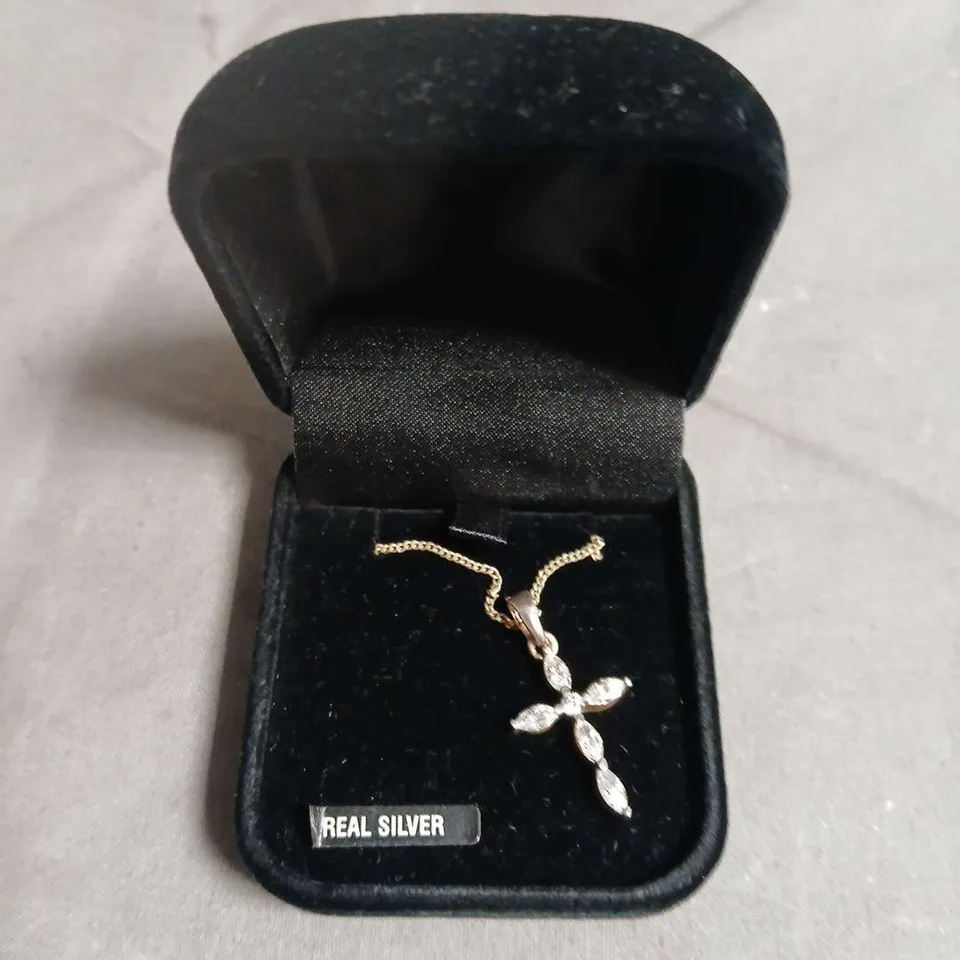 CROSS PENDANT NECKLACE IN REAL SILVER WITH CLEAR STONES – ON CHAIN, BOXED