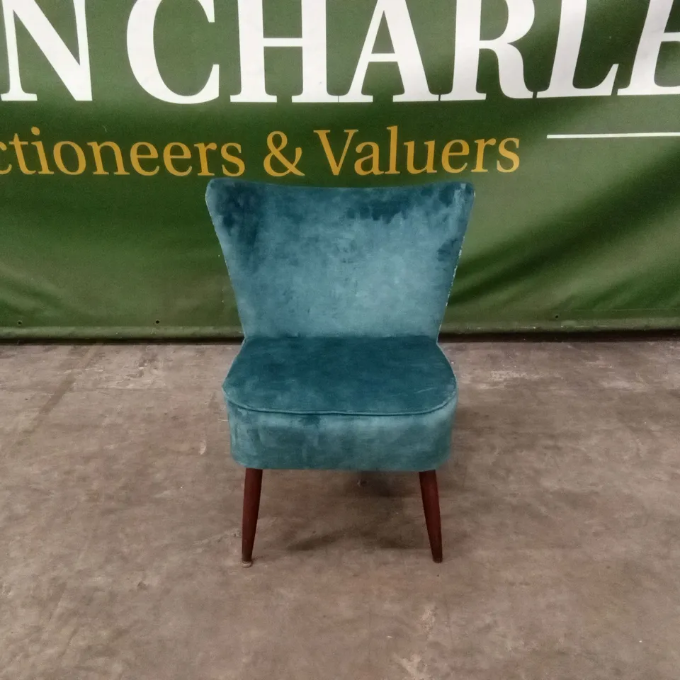 QUALITY DESIGNER TEAL VELVET ACCENT CHAIR WITH TREE PRINT BACK PANEL