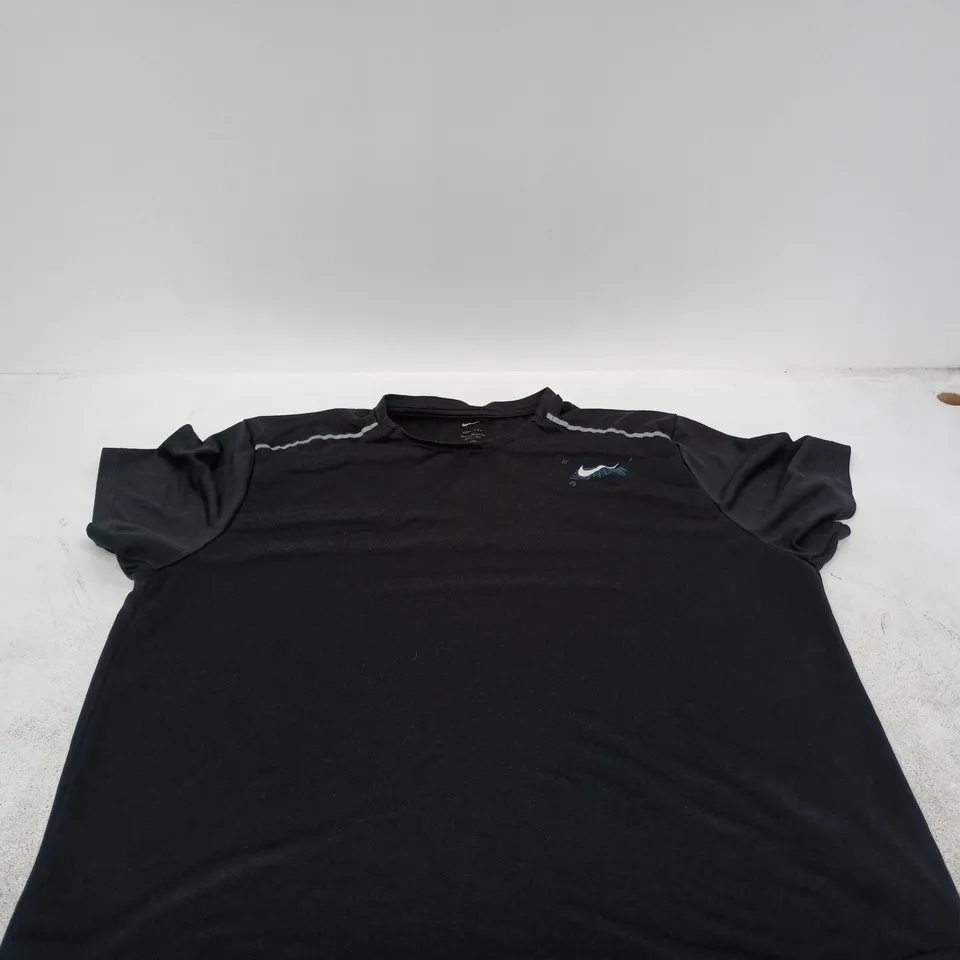 NIKE BLACK XL T SHIRT GRAPHIC ON REVERSE