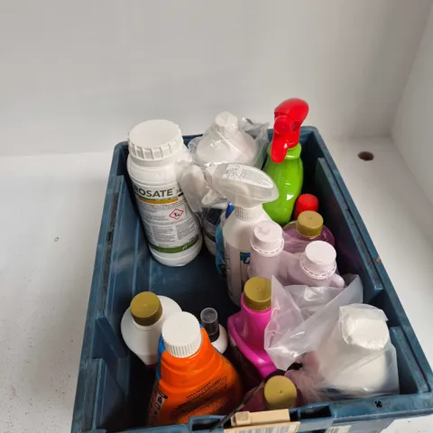 TOTE OF APPROXIMATELY 14 ASSORTED LIQUIDS TO INCLUDE: AUTOGLYM SNOW FOAM 