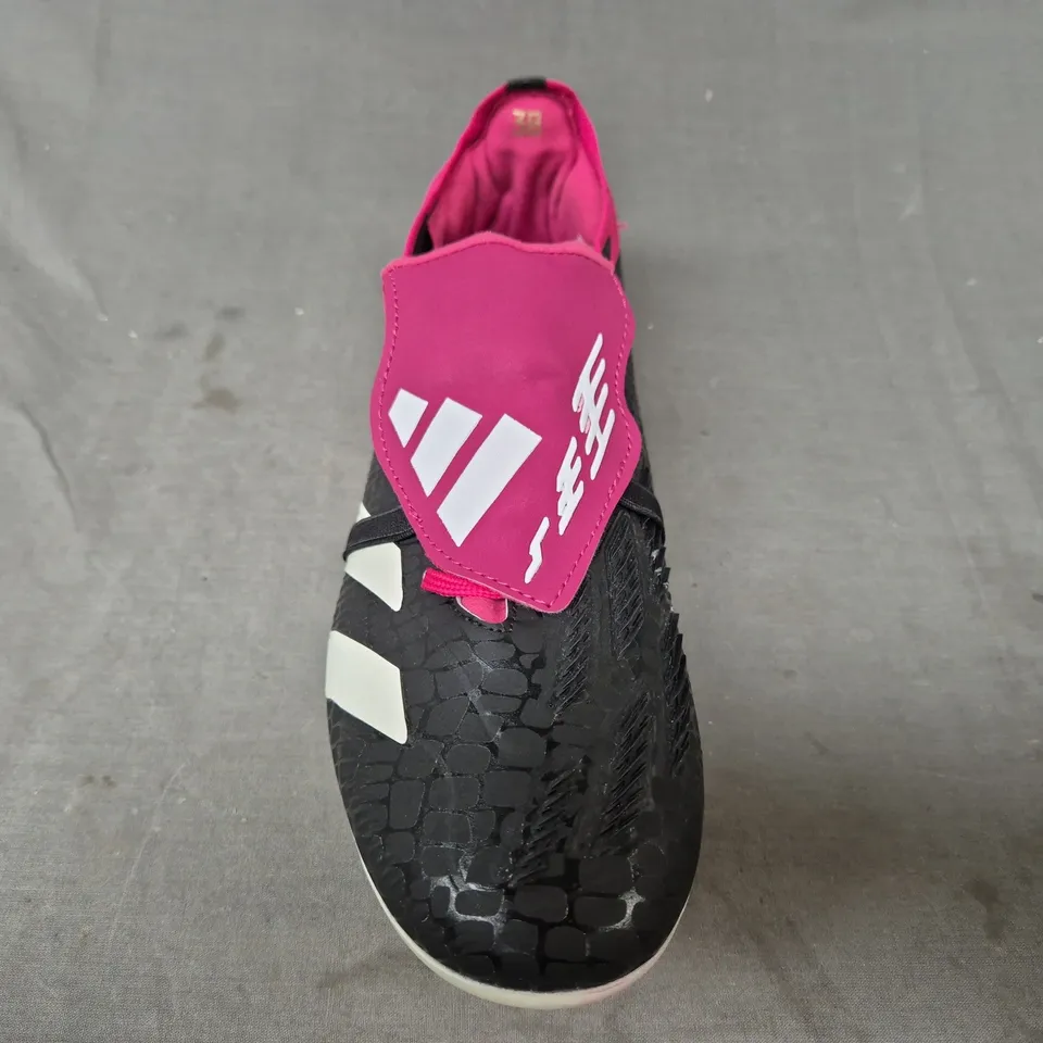 PAIR OF ADIDAS PREDATOR FOOTBALL BOOTS IN BLACK/WHITE/PINK UK SIZE 10.5