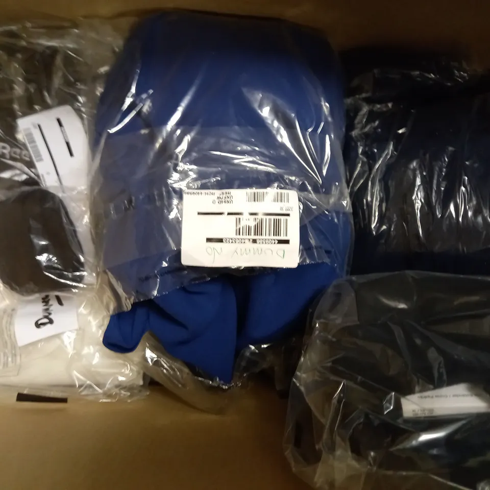 LOT OF 15 ITEMS OF CLOTHING & ACCESSORIES IN ASSORTED SIZES