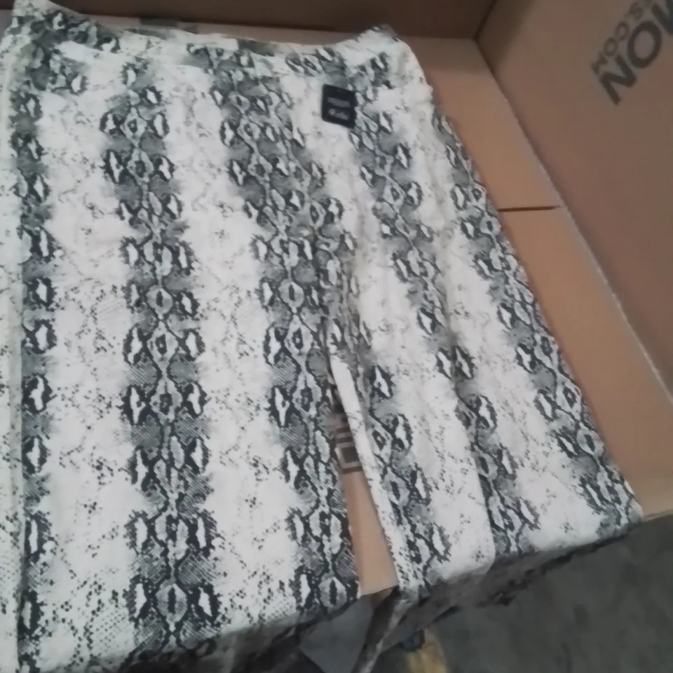BOXED BRAND NEW APPROXIMATELY 15 SIMPLY BE SNAKE WIDE WOMENS PANTS SIZE 22R