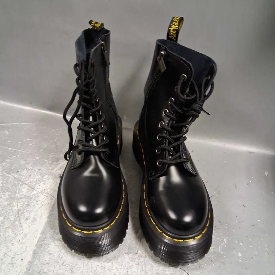 DR MARTENS SIZE 4.5