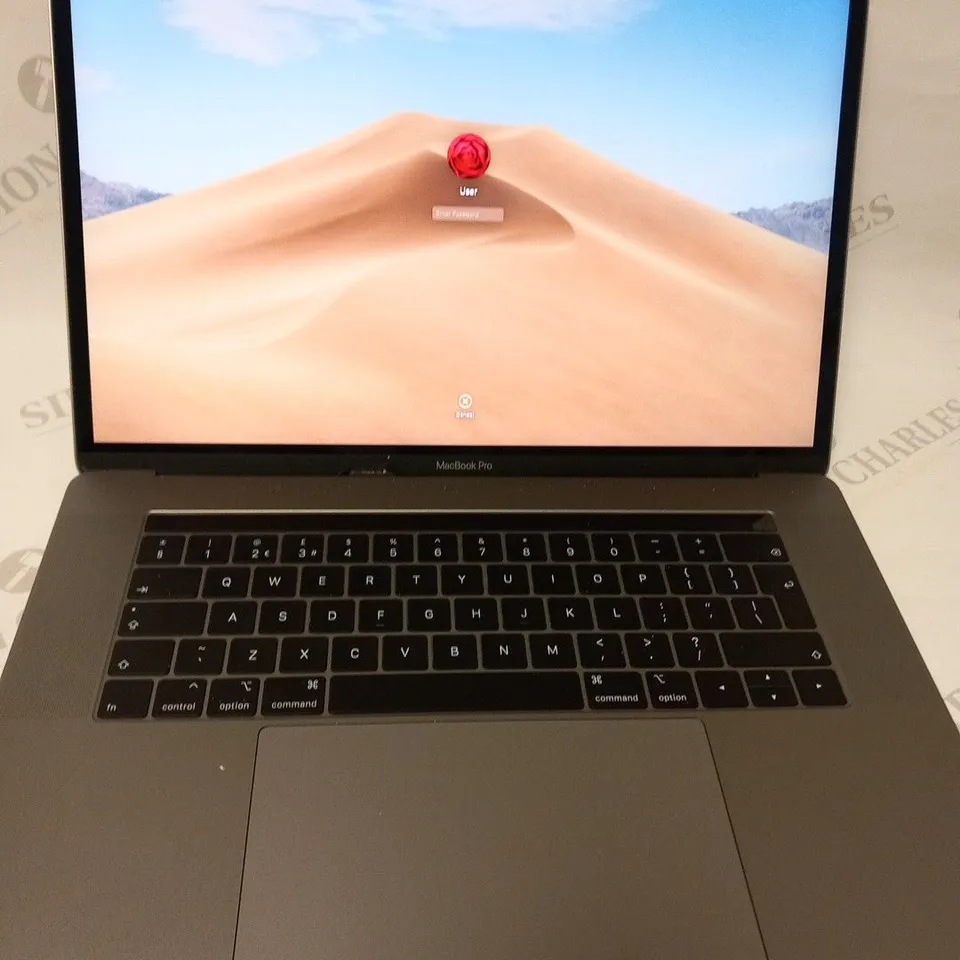 APPLE MACBOOK PRO 15" A1990