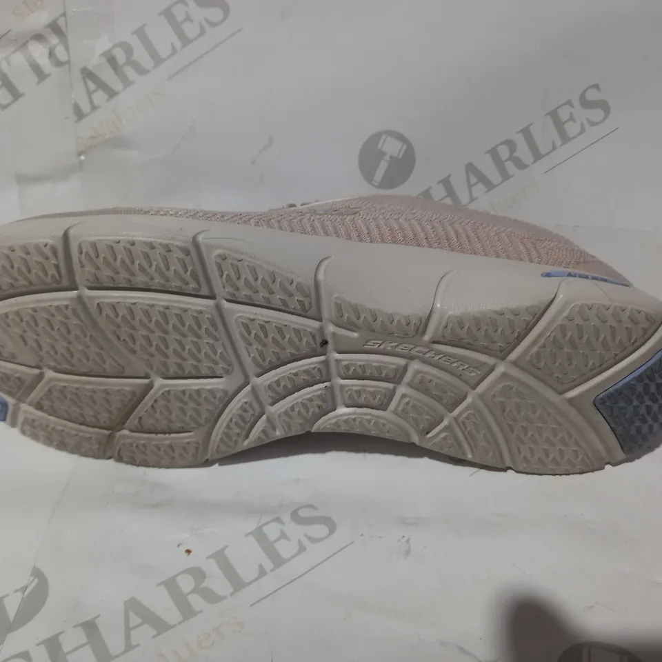 BOXED PAIR OF SKECHERS TRAINERS IN MUTED PINK UK SIZE 4.5