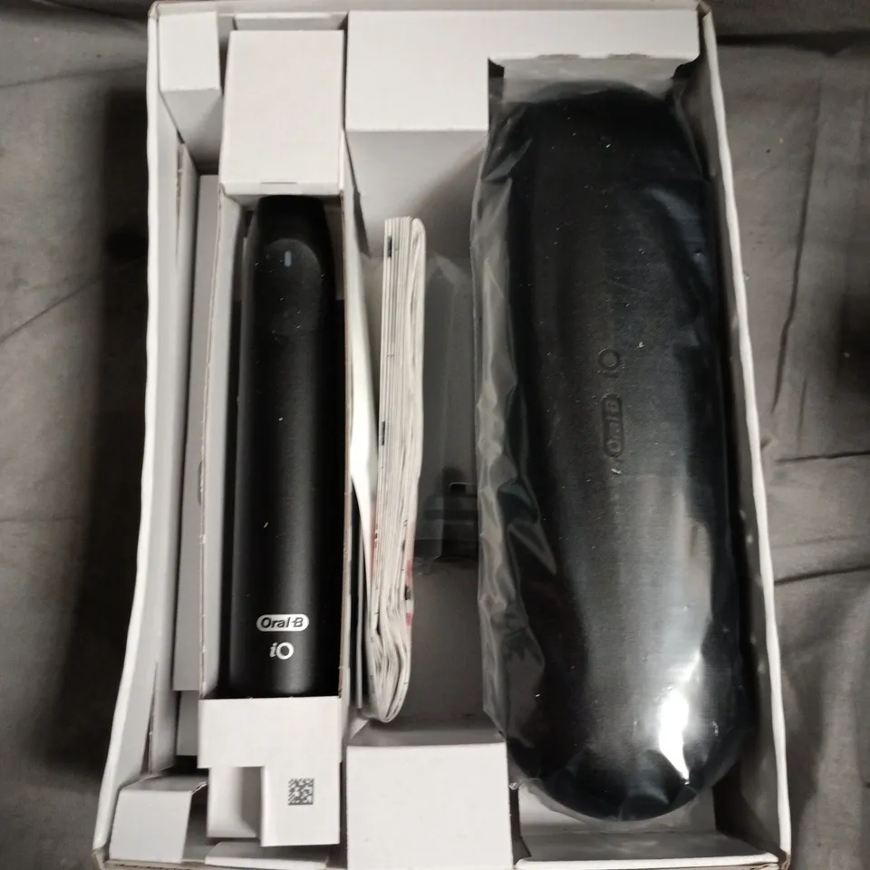 ORAL-B IO SERIES ELECTRIC TOOTHBRUSH 