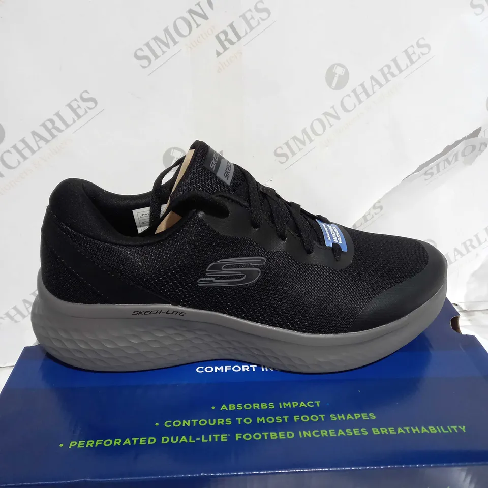 BOXED SKETCHERS AIR-COOLED MEMORY FOAMED - UK SIZE 9