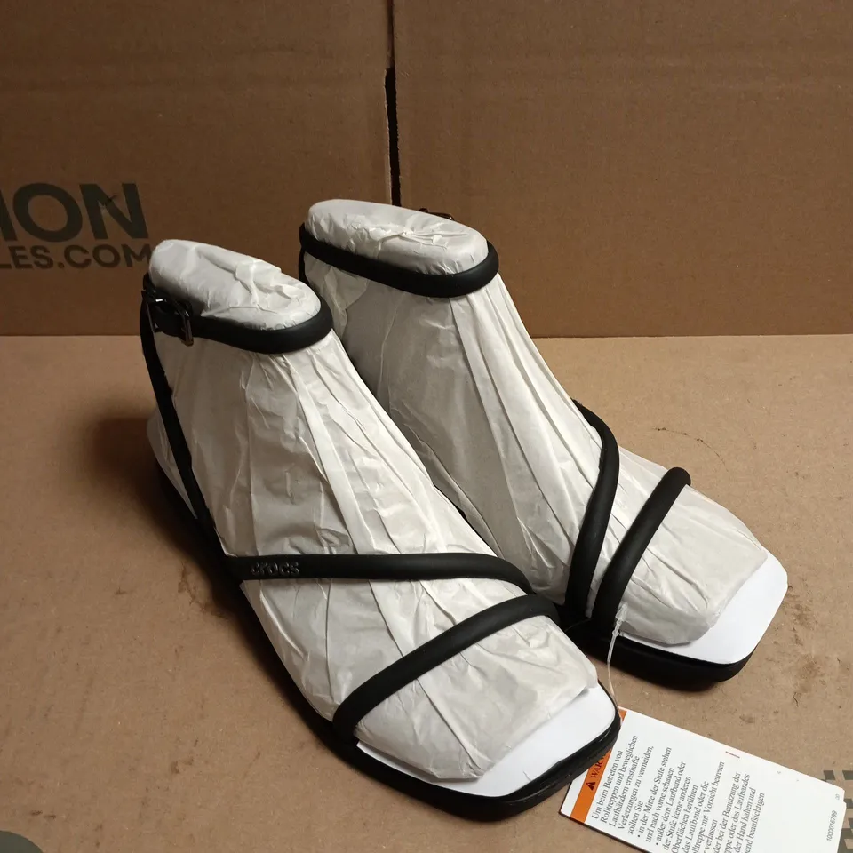 PAIR OF CROCS MIAMI ANKLE STRAP SANDALS - 5