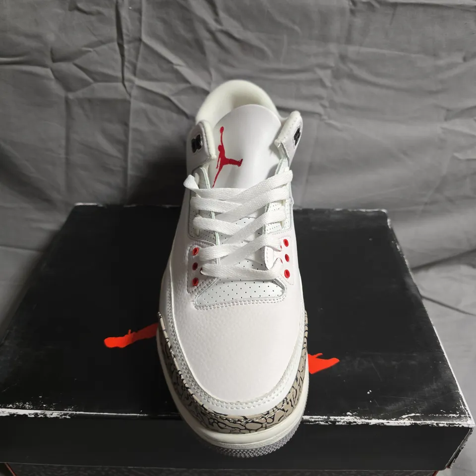BOXED PAIR OF AIR JORDAN 3 RETRO TRAINERS - UK SIZE 9.5
