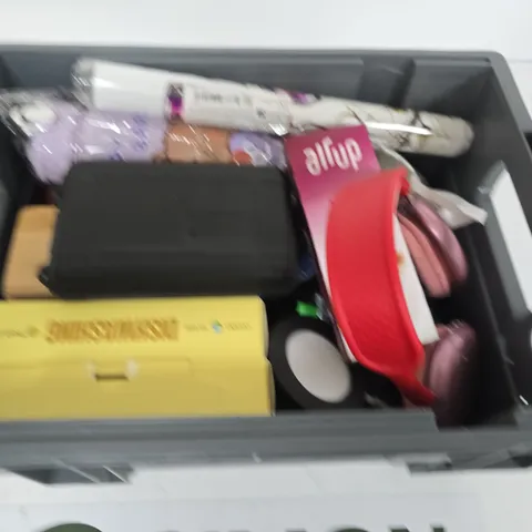 APPROXIMATELY 15 ASSORTED HOUSEHOLD