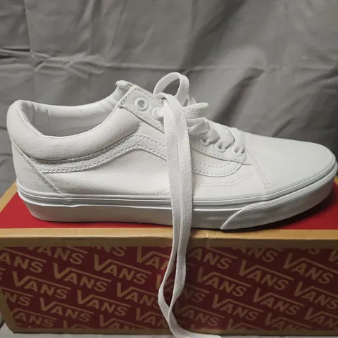 boxed VANS OLD SKOOL TRUE WHITE SNEAKERS – UK 5.5