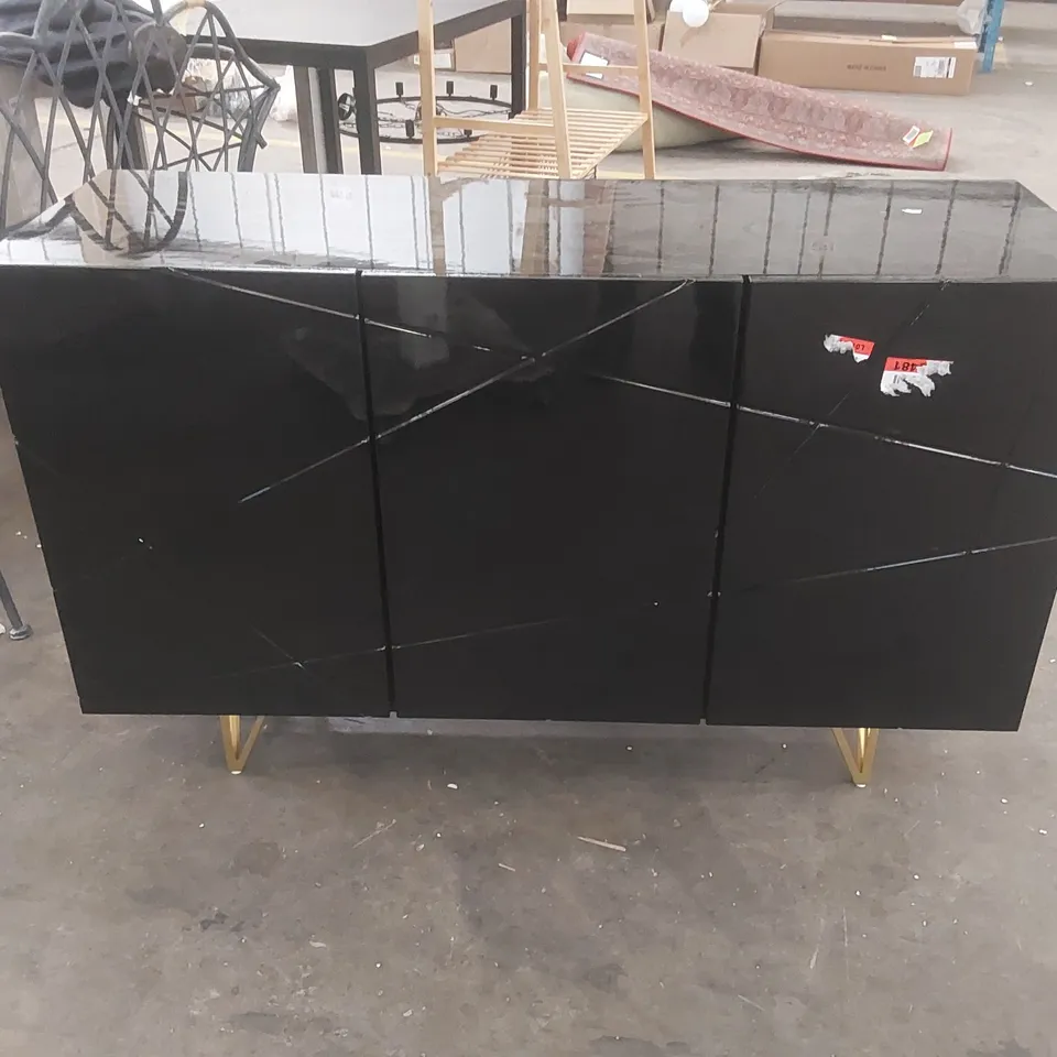 WOODEN GLOSS BLACK HOMCOM 3 DOOR CABINET