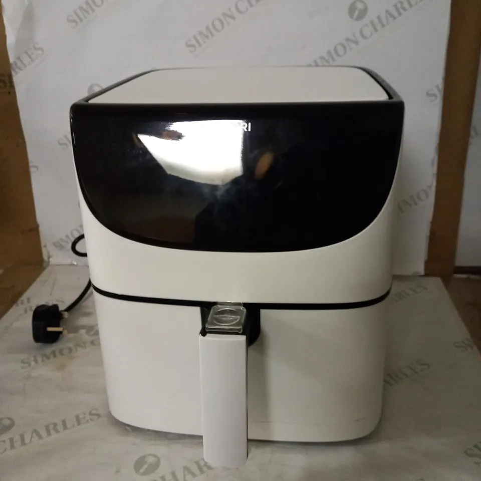 COSORI AIR FRYER 1700W MAX XXL 5.5L DIGITAL TOUCHSCREEN - WHITE