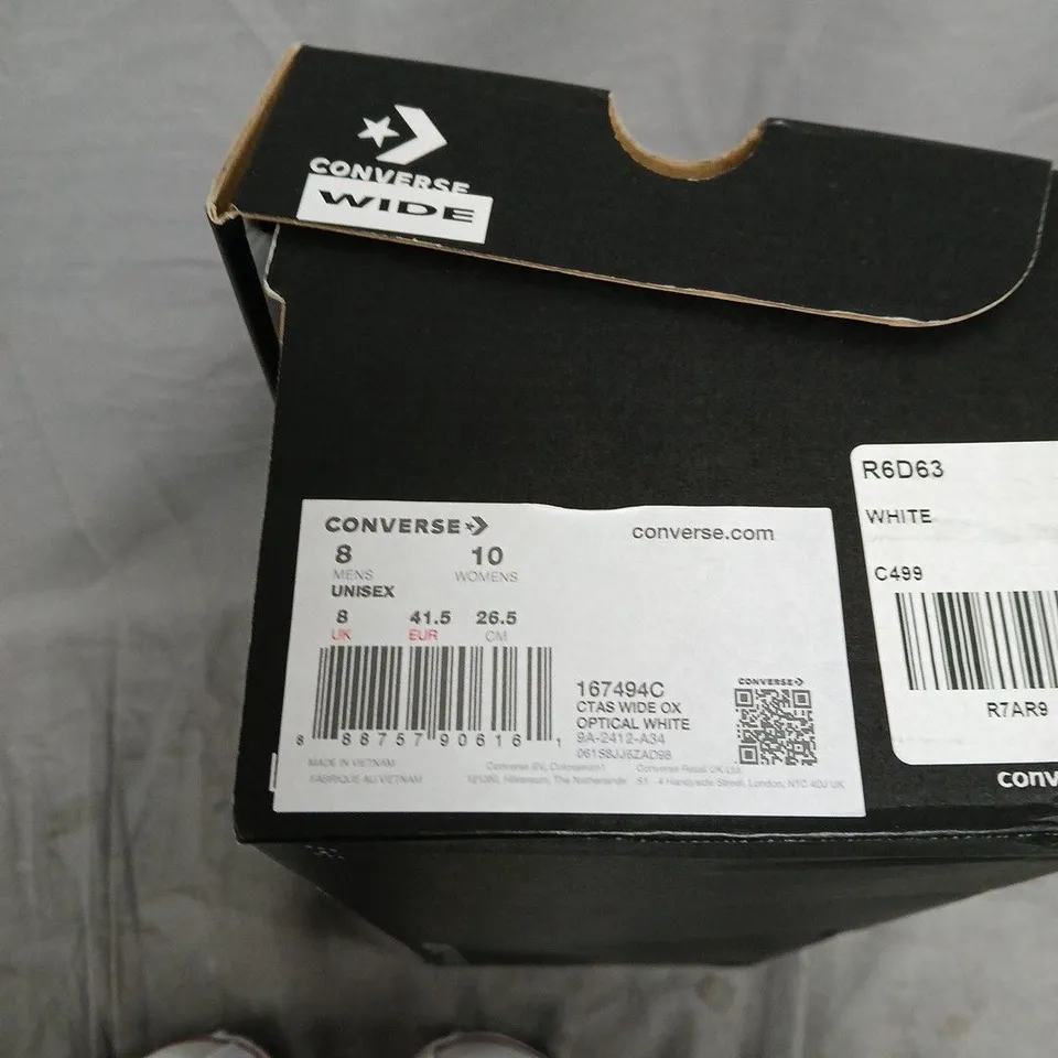 BOXED PAIR OF CONVERSE CHUCK TAYLOR ALL STAR WHITE LOW-TOP SNEAKERS – UK 8