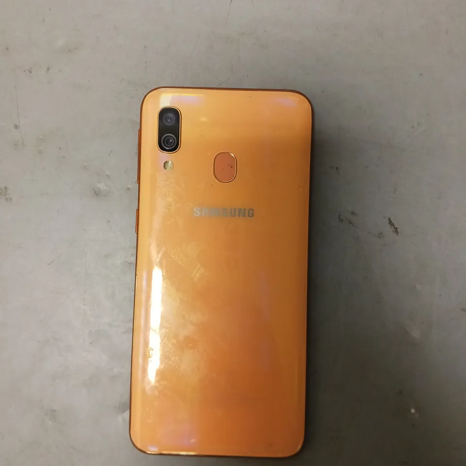 SAMSUNG GALAXY A40 SMARTPHONE IN ORANGE W. PRISMATIC EFFECT