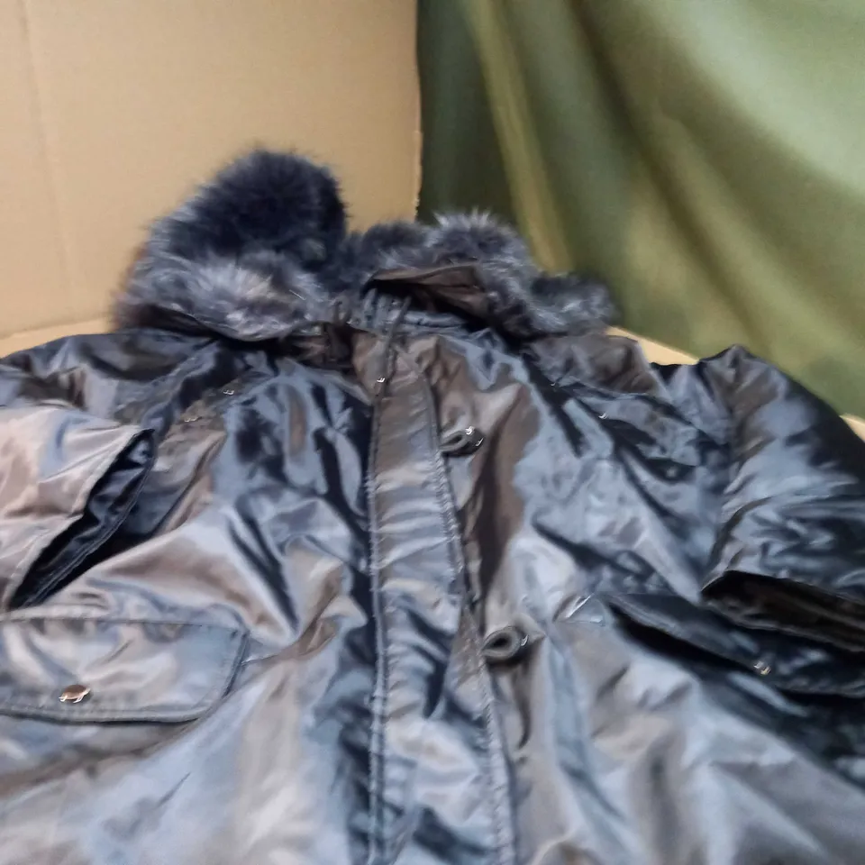 BOOHOO BLACK OVERSIZED FAUX FUR FLY HOOD LUXE PARKA - SIZE 16