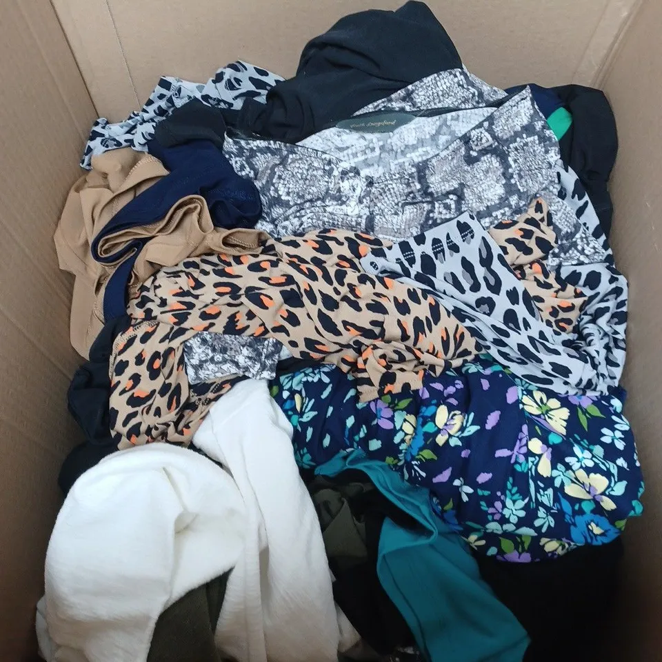 BOX OF ASSORTED CLOTHING TO INCLUDE: DRESSES, TOPS AND TROUSERS